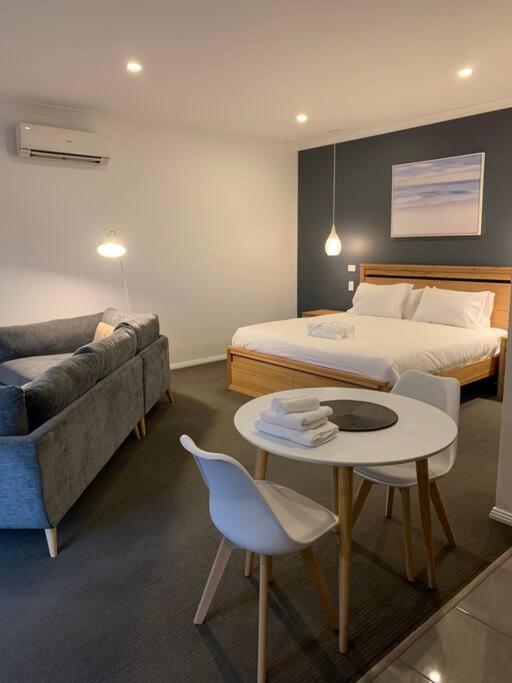 Beachfront Self Contained Studio White Beach ภายนอก รูปภาพ